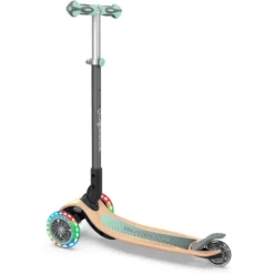 GLOBBER Primo Met Verlichte Wielen En Houten Dek, Pastelgroen -Speelgoed Voor Kinderen globber primo met verlichte wielen en houten dek pastelgroen a306766 2