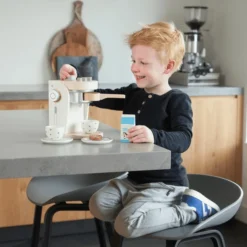 New Classic Toys® New Classic Toys Koffiemachine Crème -Speelgoed Voor Kinderen new classic toys koffiemachine creme a300805 2