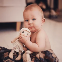 Rubens Barn Doll Lily - Mini Ecobuds 9 Rubens Barn Doll Lily - Mini Ecobuds -Speelgoed Voor Kinderen rubens barn doll lily mini ecobuds a359768 4